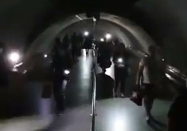 Теракт в метро Киева: на "Арсенальной" женщина оставила сумку с тротилом, организатор в розыске