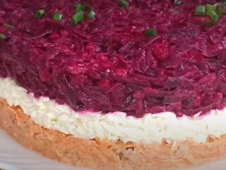 Салат "Поцелуй любовницы", кадр из видео