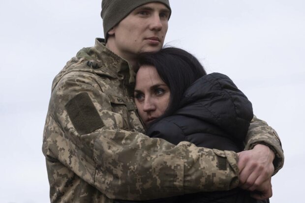 Українські захисники йдуть боронити Батьківщину