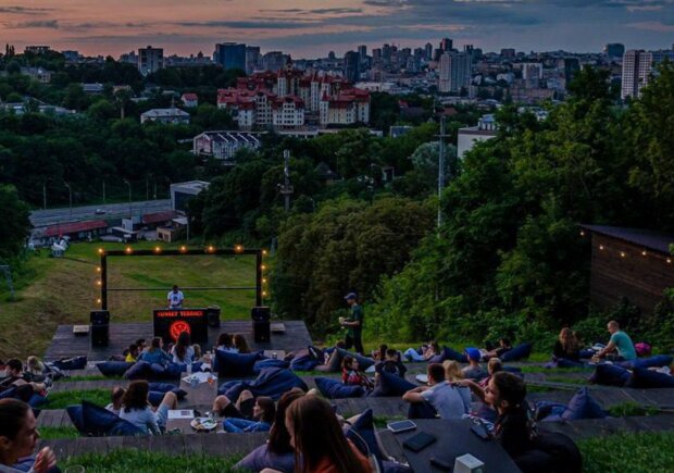 Україна, Київ, захід сонця, фото із соцмереж