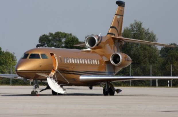 літак Ріната Ахметова