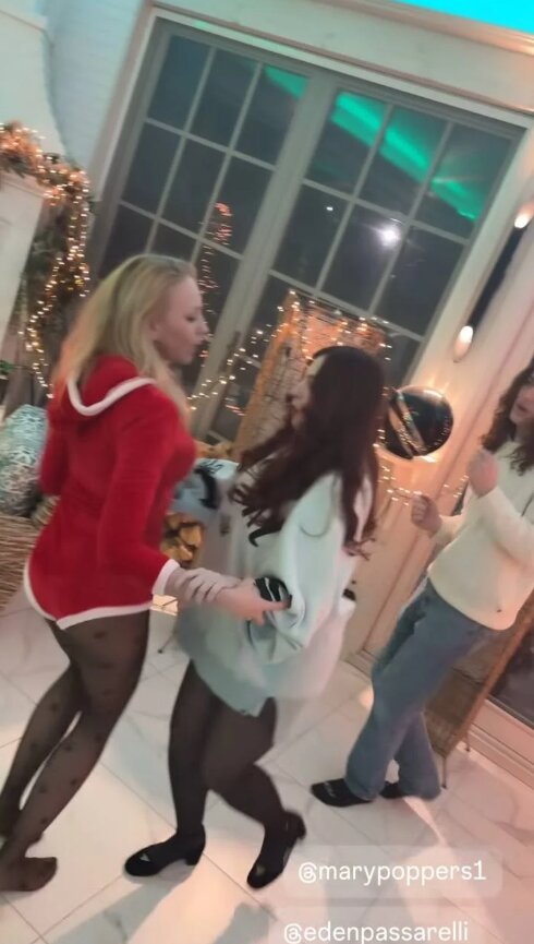 Оля Полякова с семьей