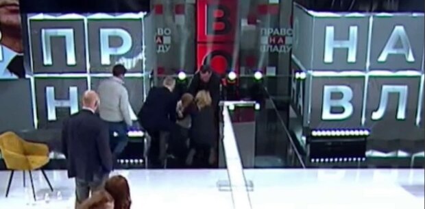 Юлія Тимошенко впала під час ефіру на 1+1