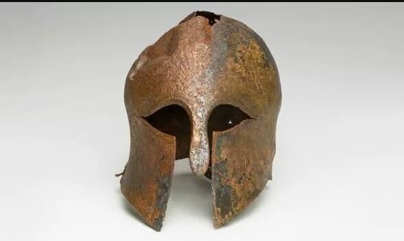 Шлем древнегреческого воина