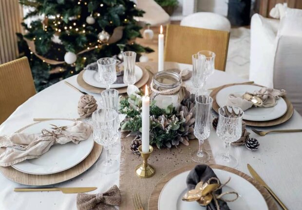 Новогодний стол, изображение из свободных источников