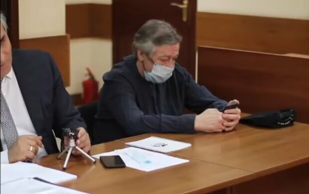 Михаил Ефремов в суде, скриншот