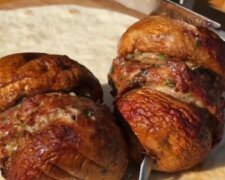 Шампиньоны с фаршем на мангале