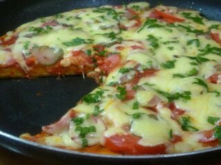 Піца на сковороді, кадр з відео