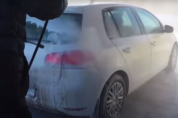 Мойка авто зимой: скрин с видео