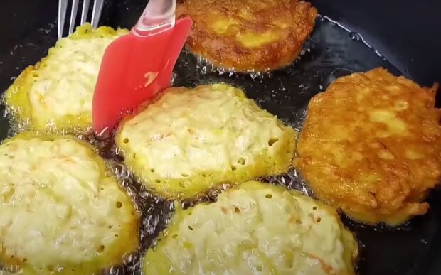 Приготовление ленивых пирожков из капусты, кадр из видео