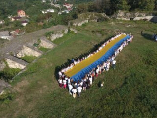 Креативний прапор: на Тернопільщині