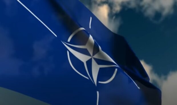 Прапор НАТО. Фото: скріншот відео.