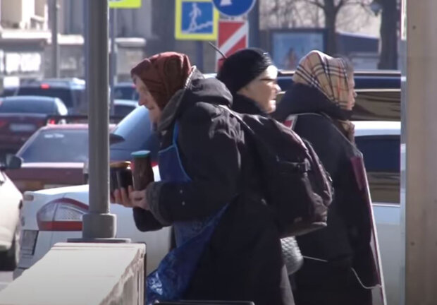 Тысячи украинцев согласились помочь одиноким людям на карантине