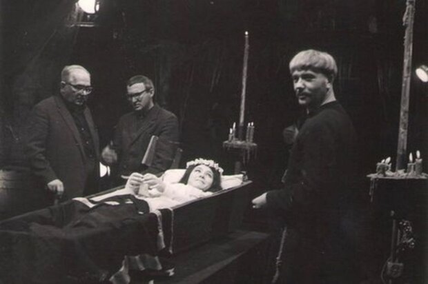 Кадр зі зйомок фільму "Вій"