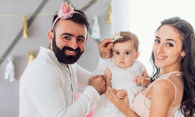 Арам Арзуманян з родиною