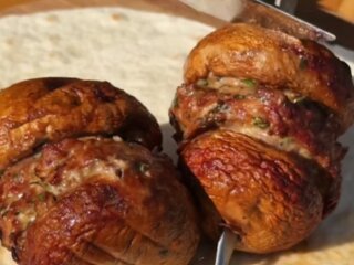 Шампиньоны с фаршем на мангале