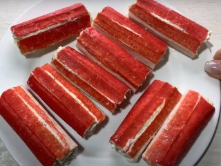 Закуска з крабових паличок, кадр з відео