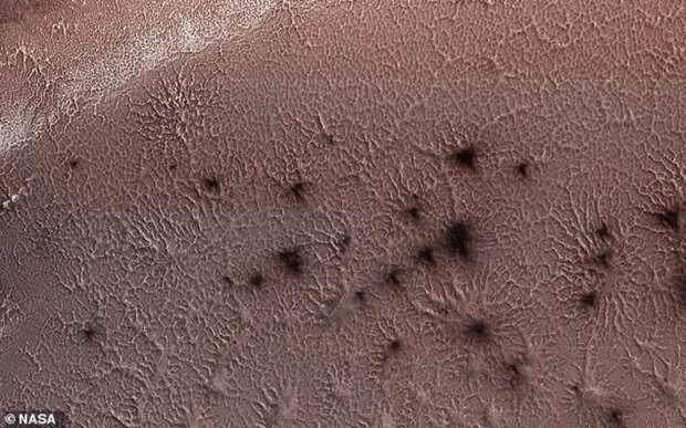 таинственные "пауки" на Марсе