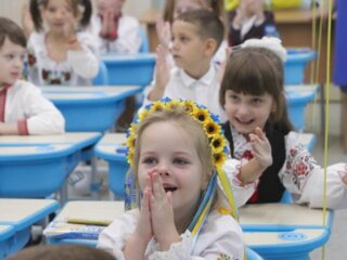 Школярі, фото з вільних джерел