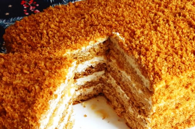 Медовик, кадр з відео