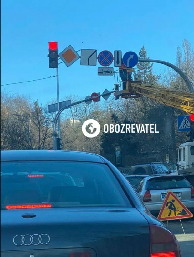 нові дорожні знаки біля ресторану "Велюр"