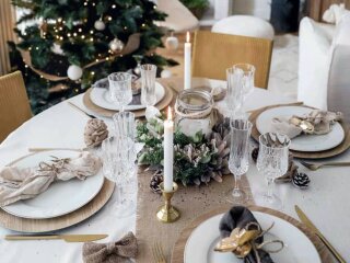 Новогодний стол, изображение из свободных источников