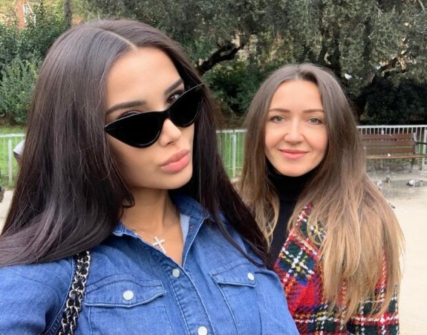 Яна Орфєєва з мамою