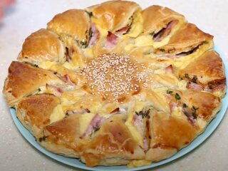 Пирог с ветчиной и сыром: скрин с видео