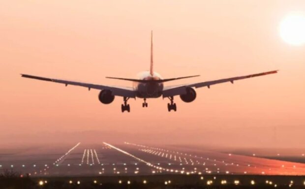 Літак, фото із вільних джерел