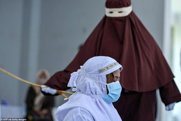 Закоханих побили палицею-батогом за позашлюбний зв'язок