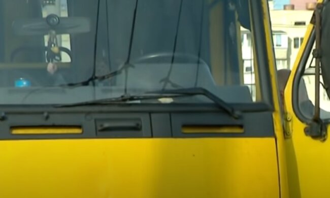 Маршрутка. Фото: скріншот відео.