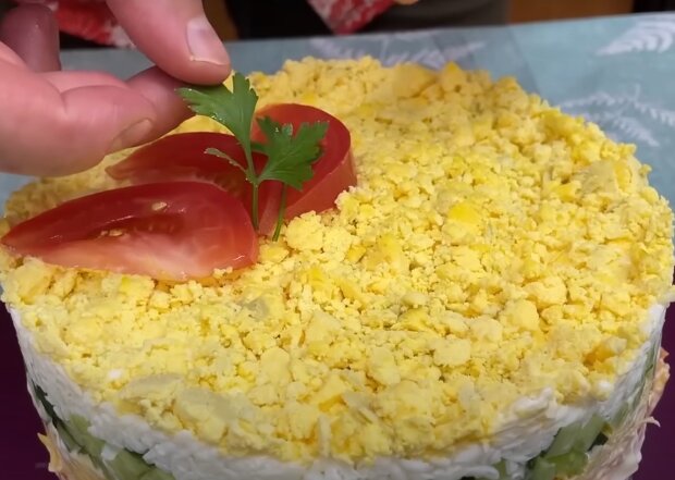 Салат "Новогодний", кадр из видео