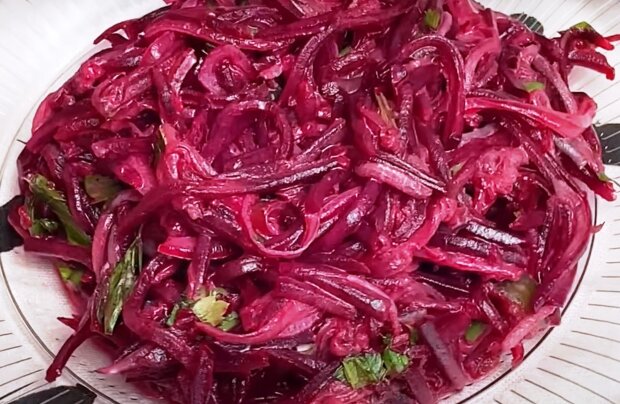 Свекольный салат, кадр из видео