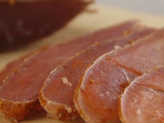 Бастурма из курицы: скрин с видео