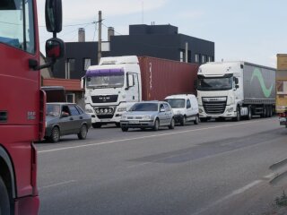 Автомобили, фуры, фото из свободных источников