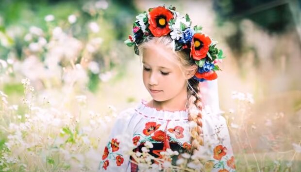 ребенок в вышиванке