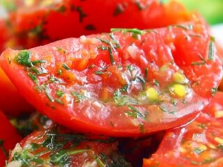 Закуска из помидоров, кадр из видео