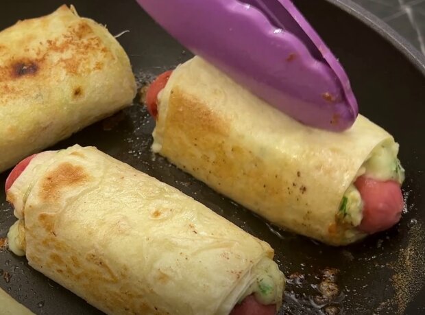 Сосиска в тісті, кадр з відео