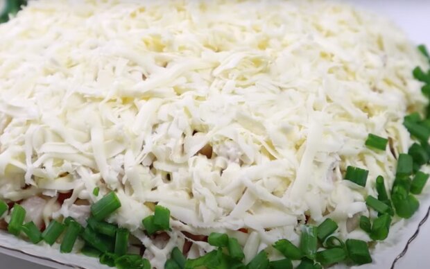 Салат "Белый принц", кадр из видео