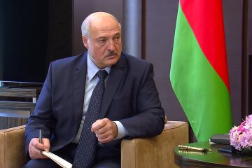 "Свергнуть усатую гн*ду": Романенко призвал нанести удар по Бресту в ответ на предательство Лукашенко