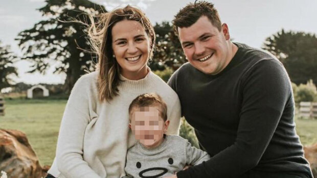 Мама сделала фото сына на фоне ныряющего отца