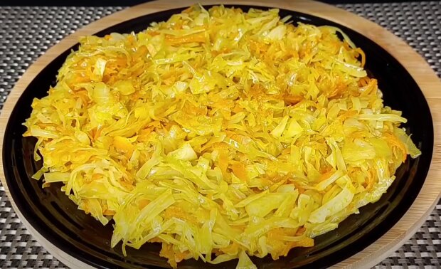 Приготовление ленивых пирожков из капусты, кадр из видео