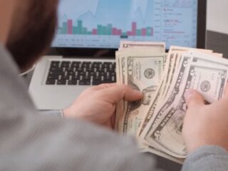 Деньги, фото из свободных источников