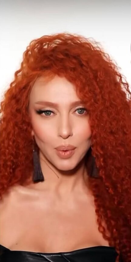 Оля Полякова