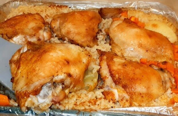 Запечена з рисом курка, кадр з відео