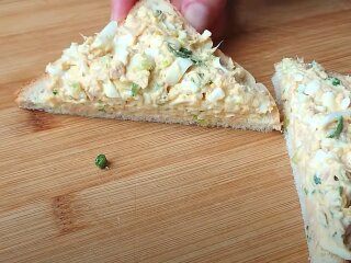 Намазка на хлеб, кадр из видео