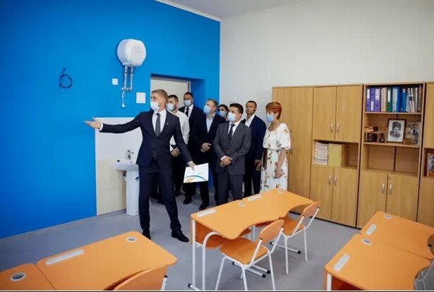 Голова Дніпропетровської ОДА Бондаренко впарює Зеленському халтуру та недобудови