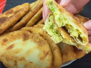 Картофельные пирожки, кадр из виедо