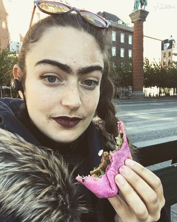 Красуня перестала голити вуса на зло чоловікам