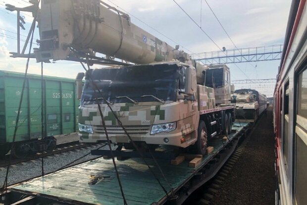 У Новосибірськ заїзджають китайські танки